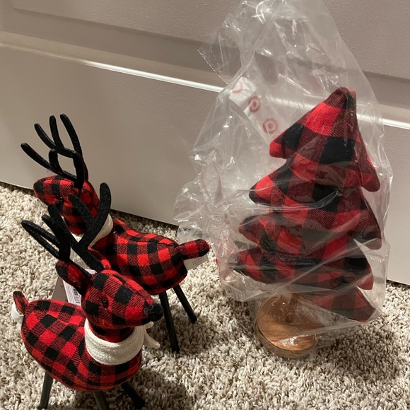 NWT 2 reindeer and 2 matching trees. Sold out in stores and on line. - Picture 9 of 12